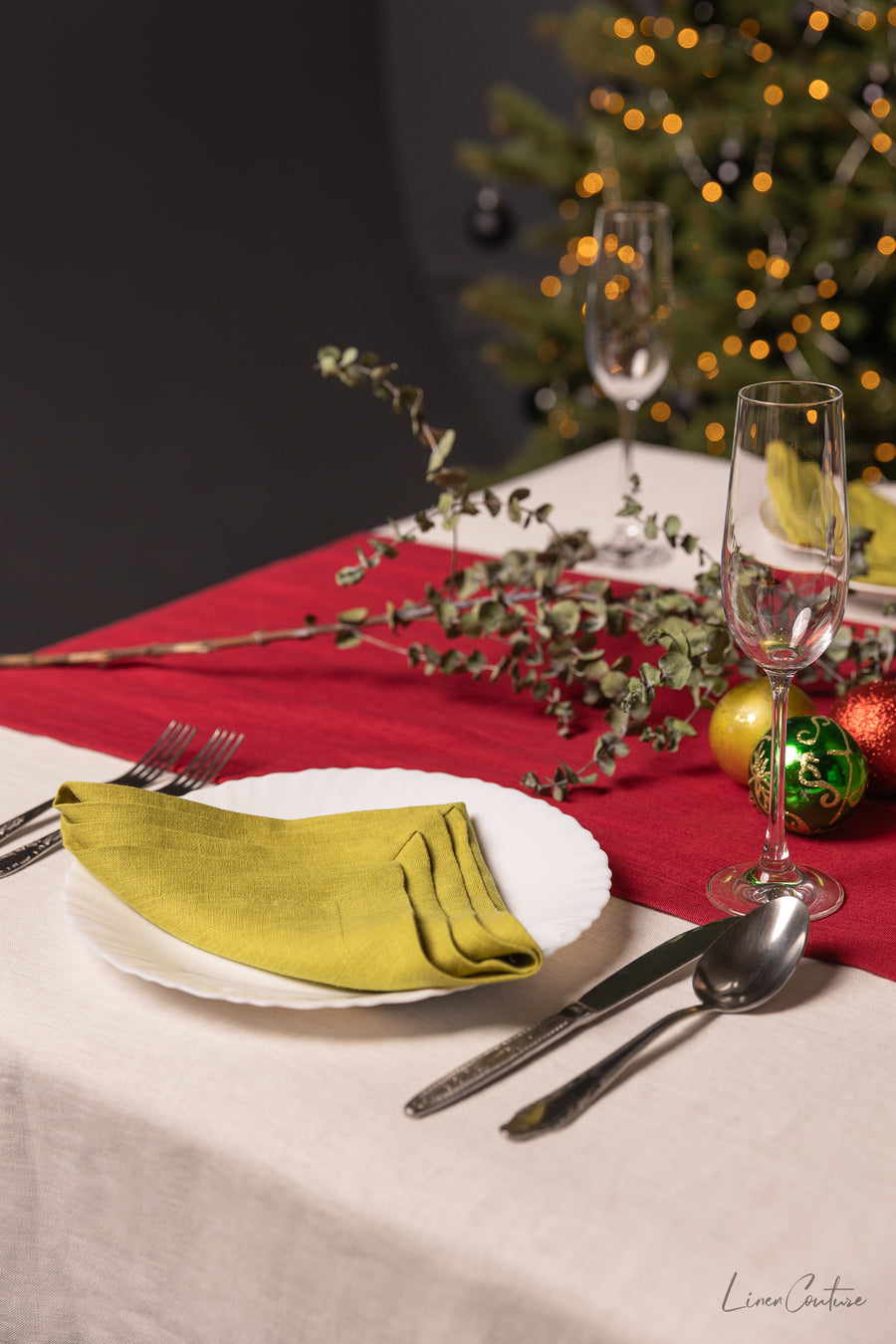 Christmas Pear Linen Dinner Napkins - Linen Couture Boutique